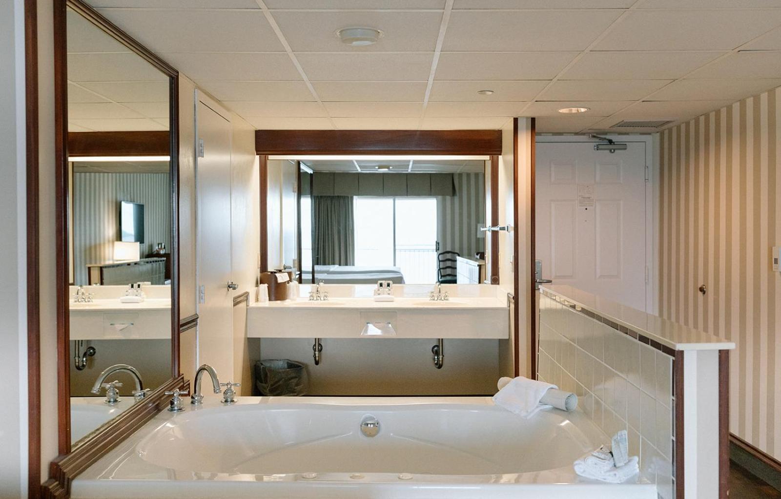 Bayshore Resort トラバーズ・シティ エクステリア 写真
